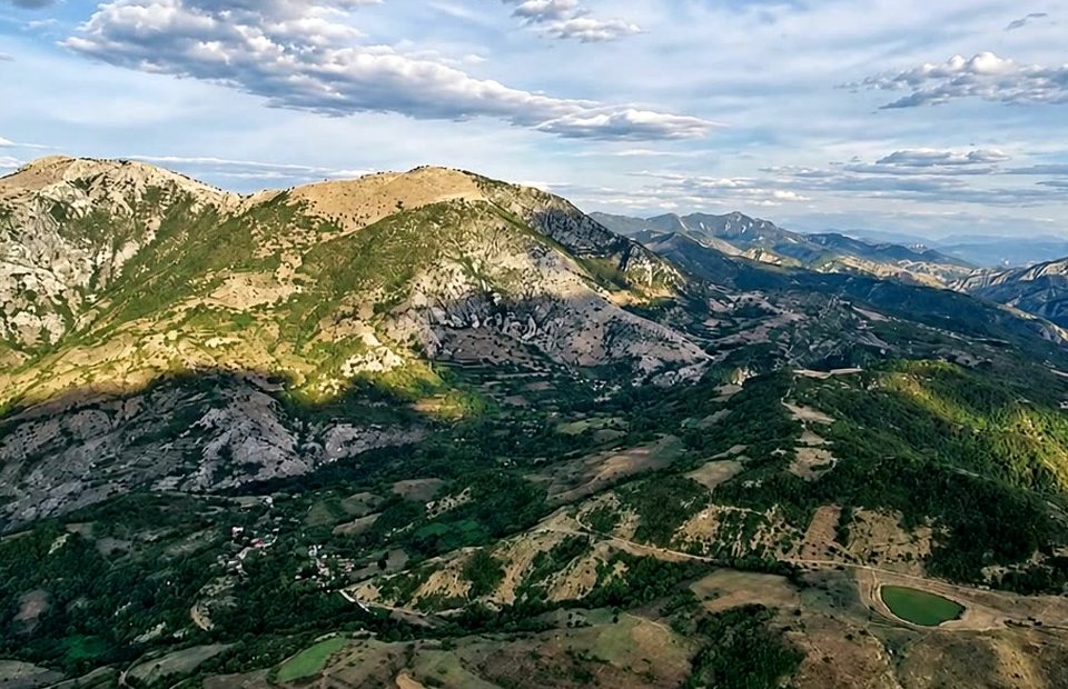 Illustrative mountain countryside image, not verified as Strenec