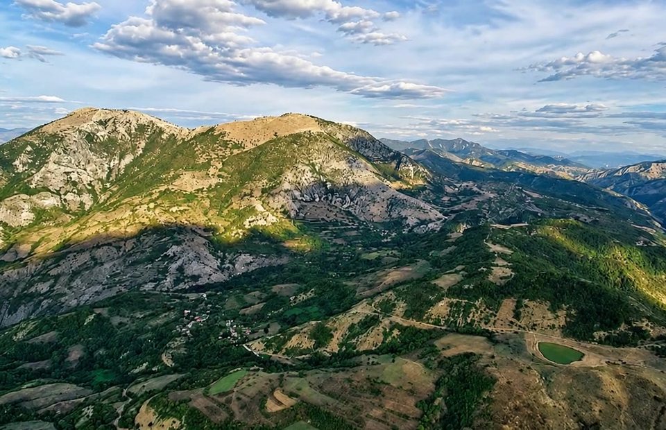 Illustrative mountain countryside image, not verified as Strenec