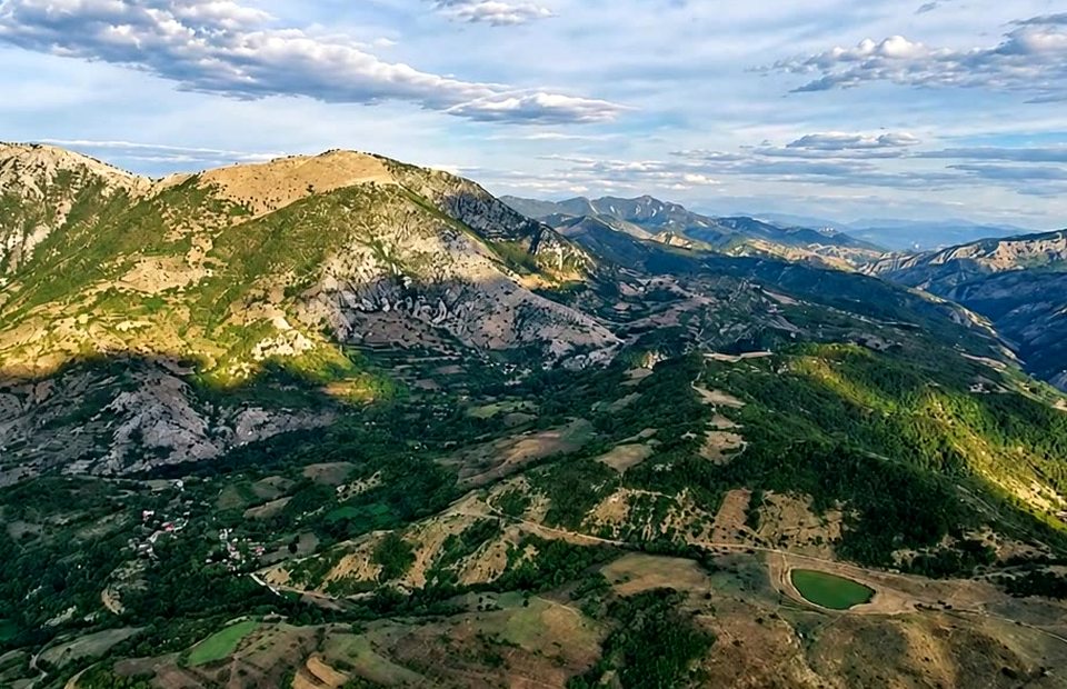 Illustrative mountain countryside image, not verified as Strenec