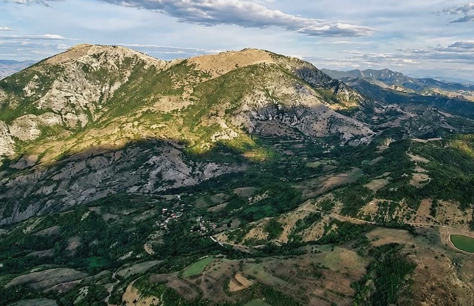 Illustrative mountain countryside image, not verified as Strenec