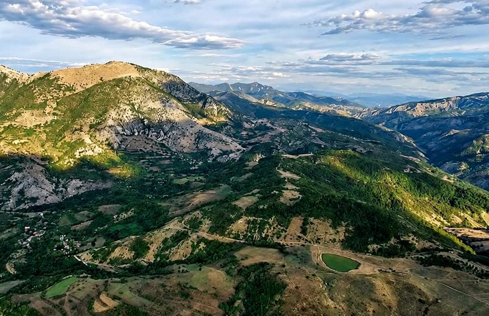 Illustrative mountain countryside image, not verified as Strenec